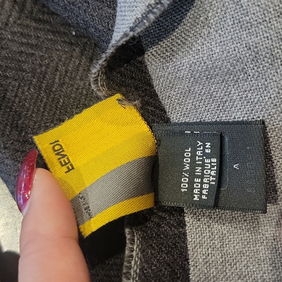 Authentic Fendi wool scarf - Picture 8 of 10